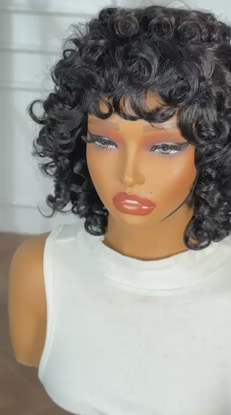 Perruque Curly Fringe – Le charme des boucles avec une touche moderne